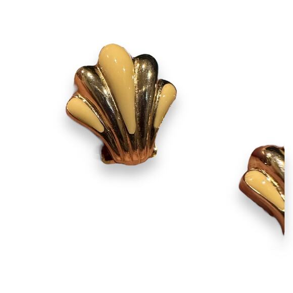 Christian Dior Vintage Enamel Goldtone Palm Shell Clip on Earrings - Picture 2 of 11